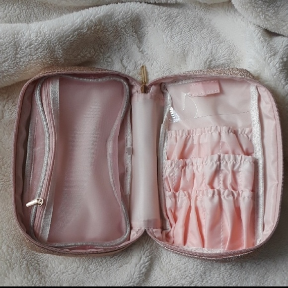 🛍️ Rose gold cosmetic bag w/brush holders - Picture 3 of 4